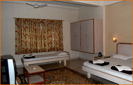 Kumbakonam Budget Hotels - Hotel Sri Selli