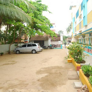 Hotel Sadhabishegem Thirukadaiyur Parking