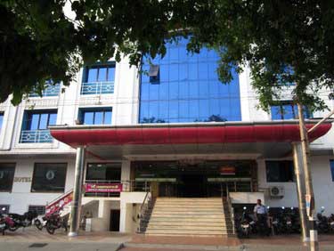 Hotel Mano Residency Thirunallar