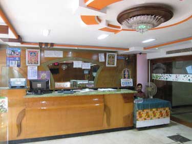 Hotel Mano Residency Thirunallar Reception