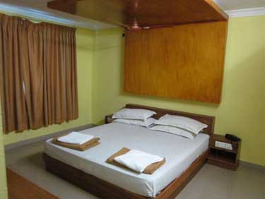 Hotel Mano Residency Room View 2 Thirunallar